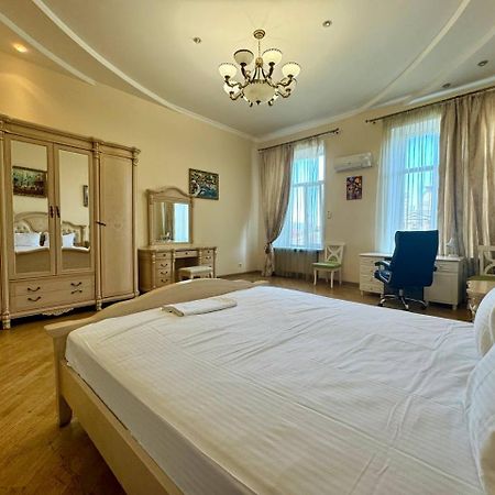 Central Apartments Одесса Экстерьер фото