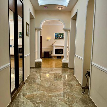 Central Apartments Одесса Экстерьер фото