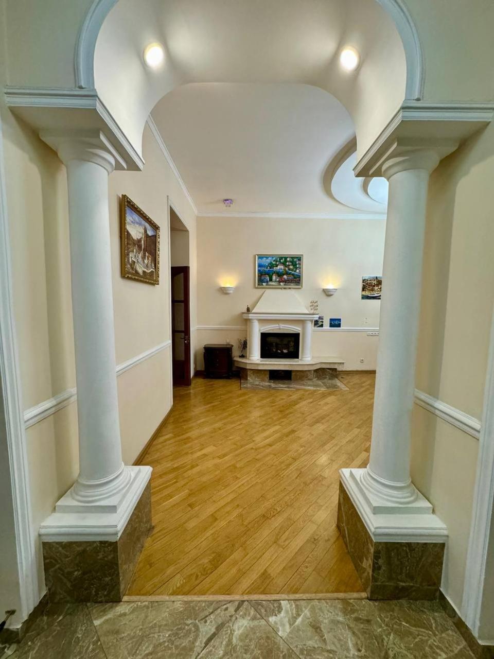 Central Apartments Одесса Экстерьер фото
