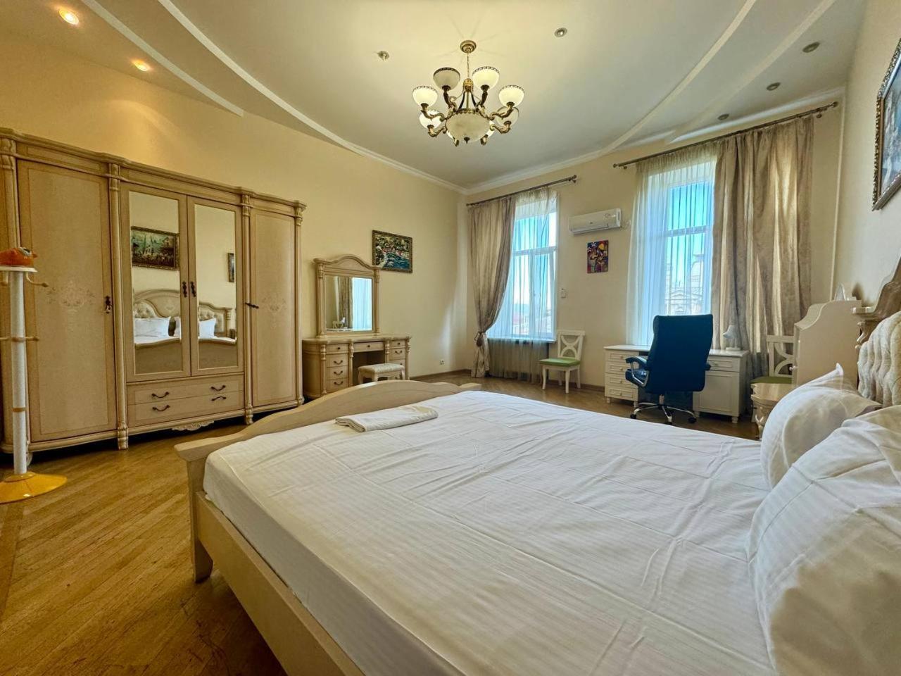 Central Apartments Одесса Экстерьер фото