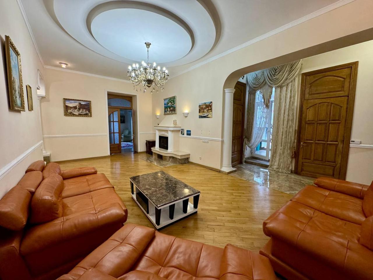 Central Apartments Одесса Экстерьер фото