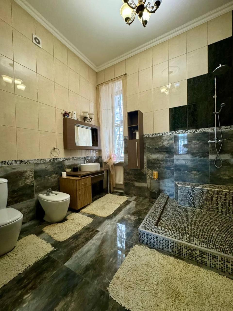 Central Apartments Одесса Экстерьер фото